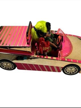L.O.L. Surprise! OMG Glamper 2-in-1 Gold Limited Edition + Fashion Dolls Set